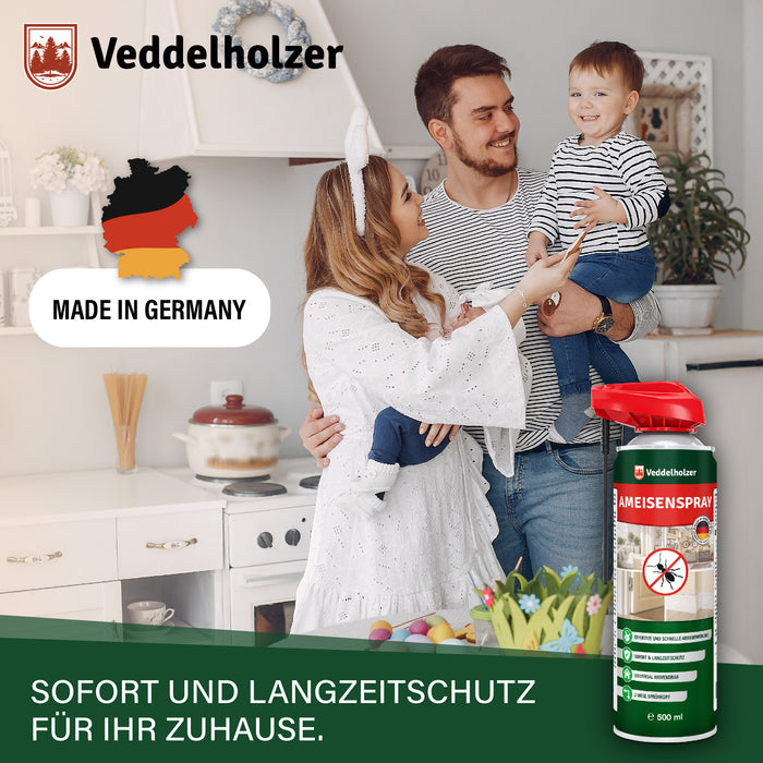 Eltern mit Kleinkind auf dem Arm in einer hellen Küche, davor die Sprühdose und ein „Made in Germany“-Siegel