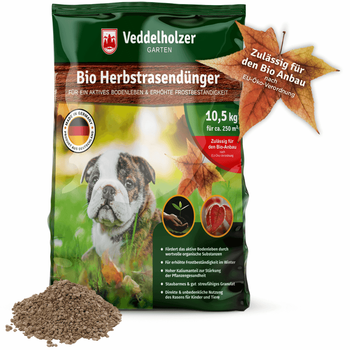 Grüner 10,5-kg-Sack mit Bulldoggenwelpen und Herbstblatt, davor braunes Granulat; Aufdruck „für ca. 250 m²“