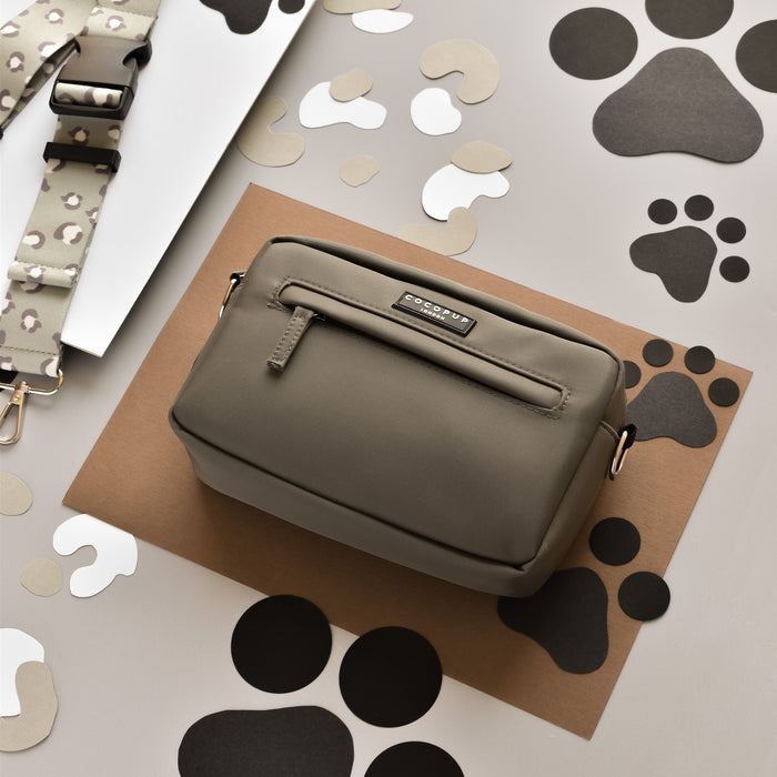 Brown-Dog-Walking-Bag-With-zip-front