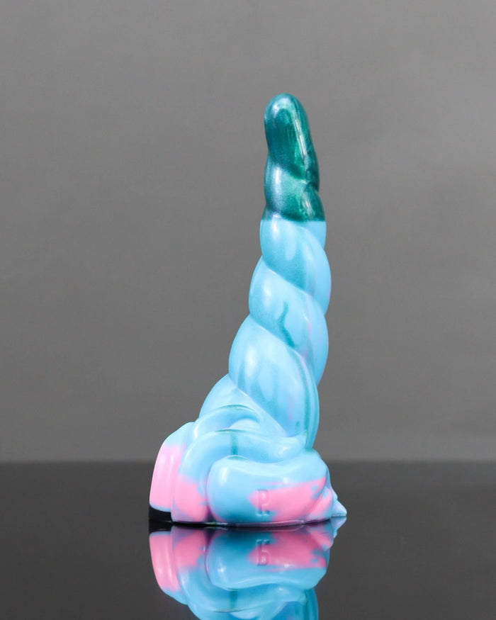 Frostmane's Horn - Small, Medium