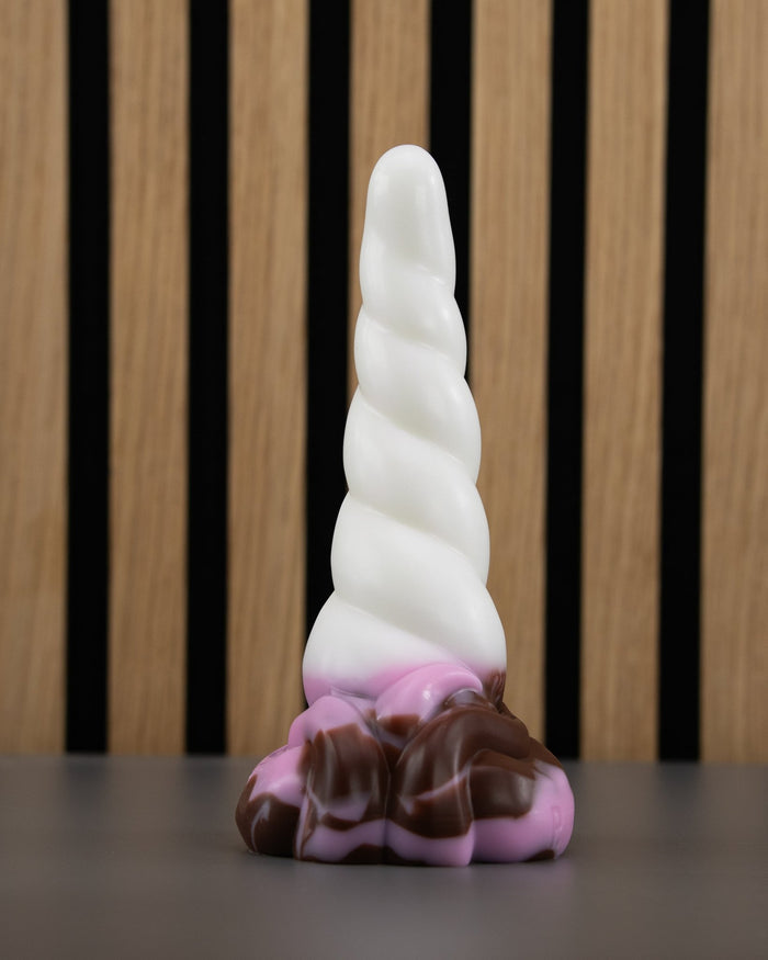 Frostmane's Horn - Small, Medium - PhreakClub