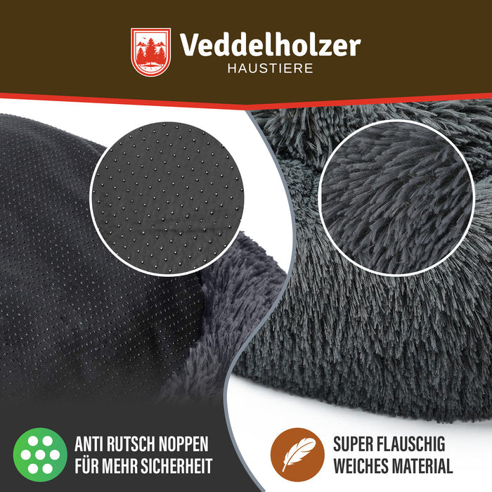 Nahaufnahmen im Lupenkreis: schwarze Unterseite mit Anti-Rutsch-Noppen und dichter dunkelgrauer Langflor