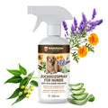Weiße 500-ml-Sprühflasche mit Golden Retriever auf dem Etikett, umgeben von Lavendel, Ringelblumen, Neemzweig und Aloe-Blättern