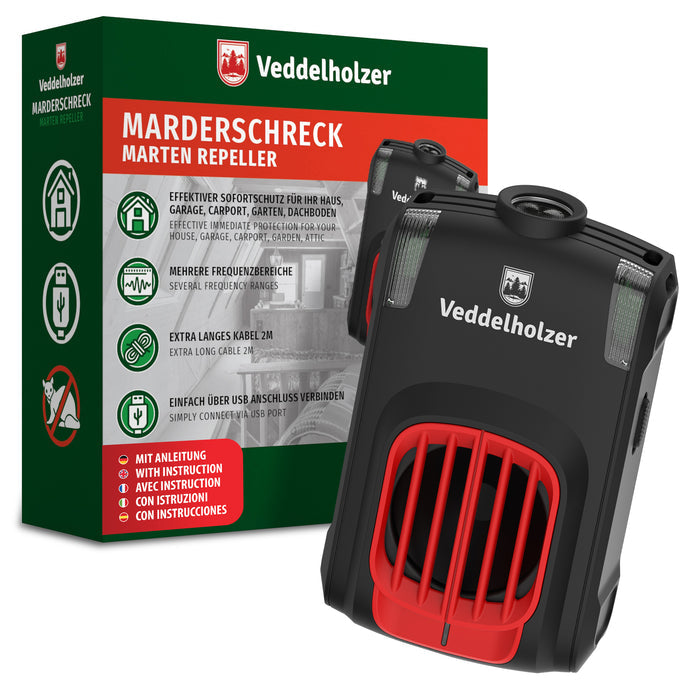 Grün-rote Verpackung, davor das schwarze Gerät mit rotem Lautsprechergitter und seitlichen LED-Streifen