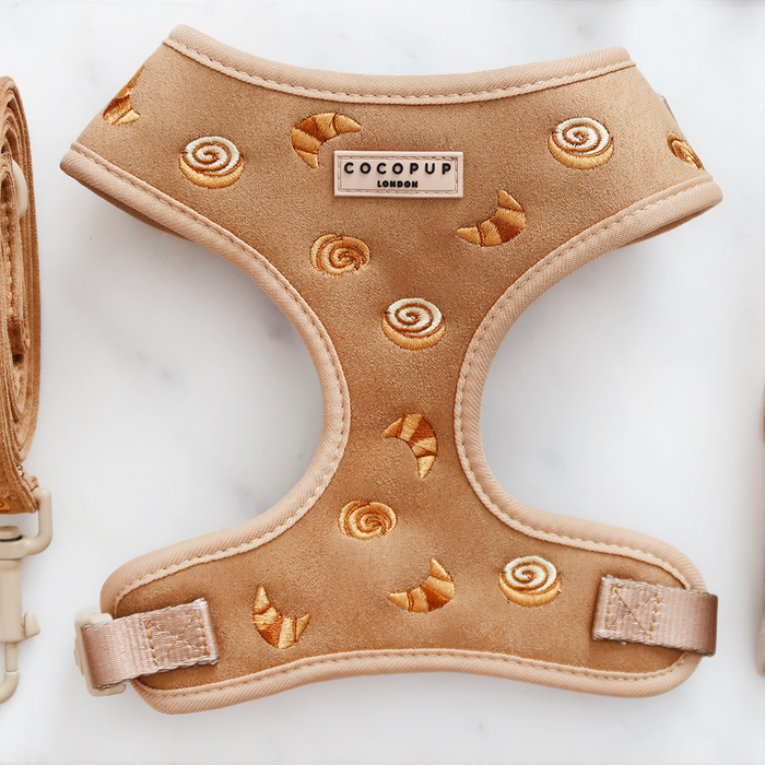 Pale harness with adjustable neck, embroidered pastry designs, matching leash, and safety lock.