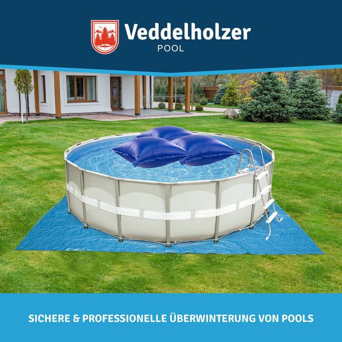 Drei blaue Kissen schwimmen im runden Aufstellpool im Garten – Bildtext „Sichere & professionelle Überwinterung von Pools“