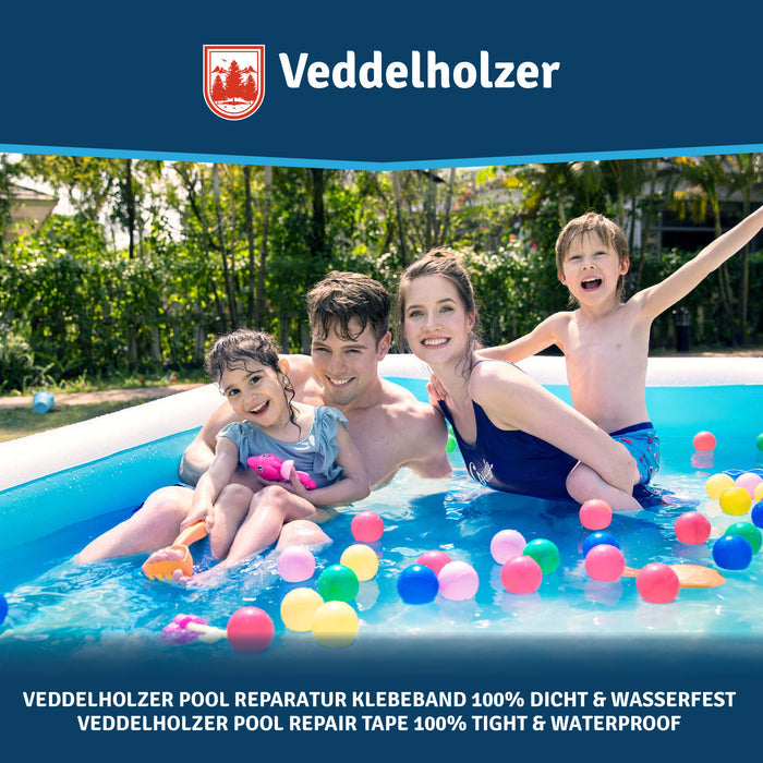 Familie mit zwei Kindern sitzt in einem Aufstellpool voller bunter Bälle – Bildtext „100 % dicht & wasserfest“