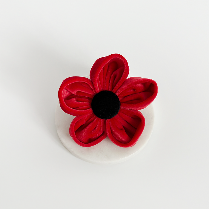 Red Cocopup London collar flower shaped like a poppy, designed as an accessory for dog collars.