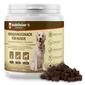 Weiße Dose „Verdauungssnack für Hunde“, 200 g mit ca. 85 Snacks, davor ein Haufen dunkelbrauner Leckerlis in Knochenform