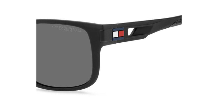 Tommy Hilfiger TH1913/S Matte Black/Polarised Grey #colour_matte-black-polarised-grey